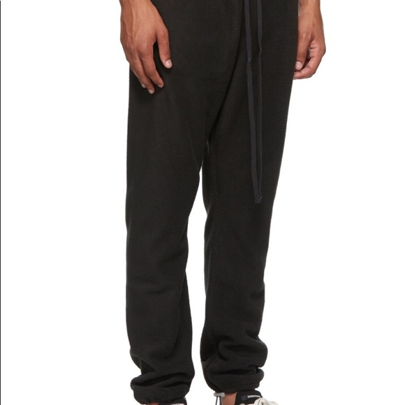 Fear of God ESSENTIALS - Picture 2 of 3